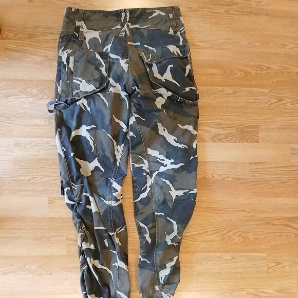 Sister's Point Camouflage Army Cargo Pants Size Medium - Picture 4 of 9
